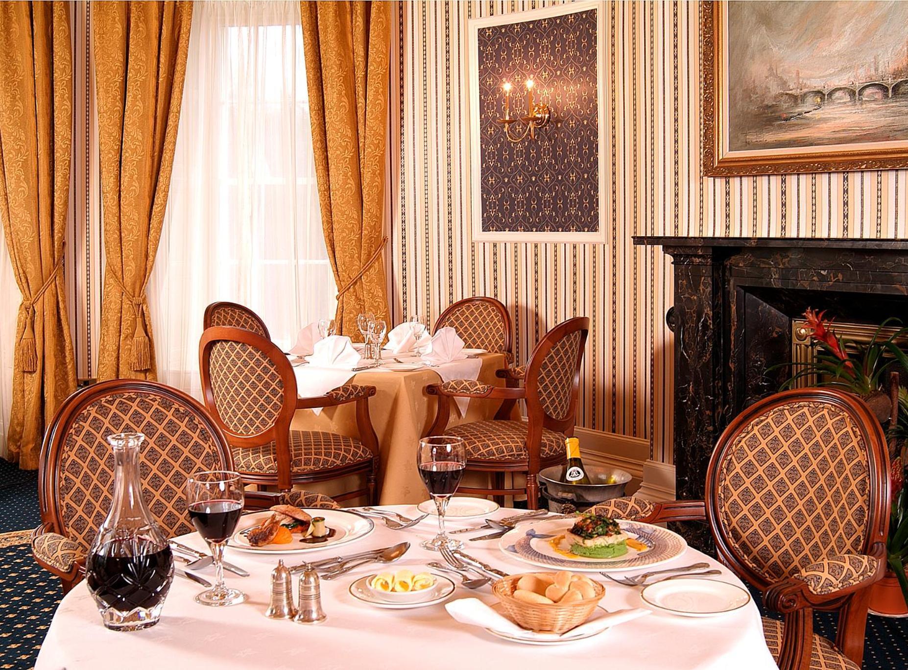 Hotel Overwater Hall 3*