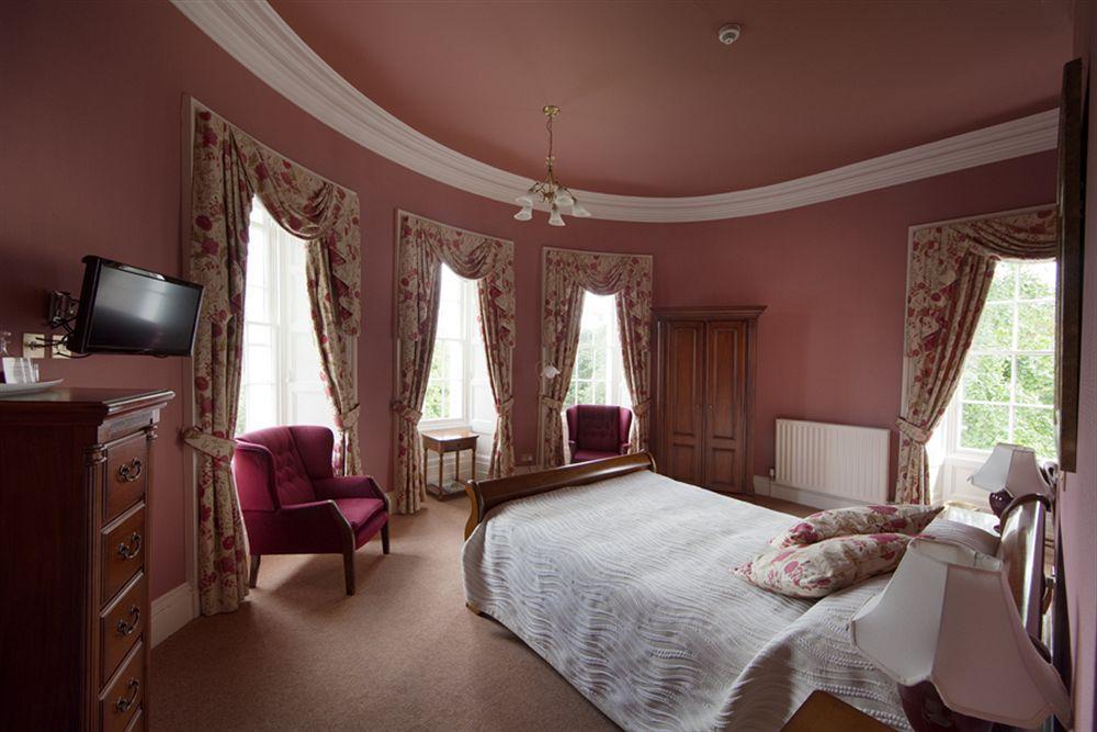 Overwater Hall Hotel 3*